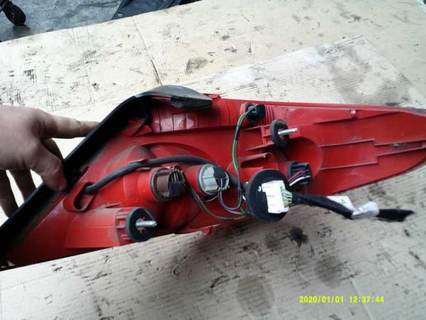 FEU ARRIERE GAUCHE PEUGEOT 407 COUPE - Vue 2